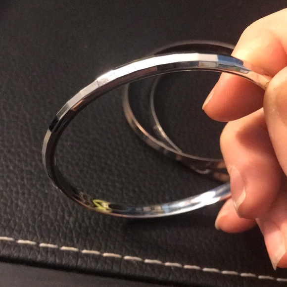 4 bangle bracelets - Picture 6 of 7